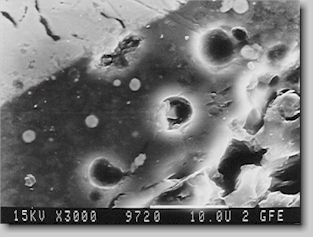 Bild 21. REM-Aufnahme eines berganges Gustck-Schlichte, 2400-fach