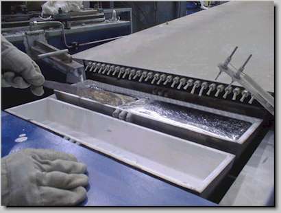 Magnesium ingot casting belt - during filling